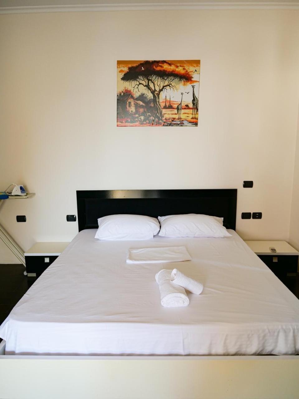 Lux Apartment Vlore Luaran gambar